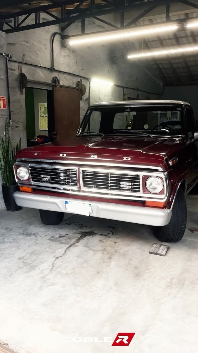 🔥🚗💨 Desenvolvemos um radiador de alta performance sob medida para essa F100 💪🔧 🌡️ O proprietário tem planos de instalar um guincho na camionete, mas para isso precisa abrir o espaço da parte inferior do radiador. 📐Desenvolvemos uma peça com uma altura menor, mas com uma colmeia brasada de alta performance de 65mm de espessura. O que representa mais que o dobro do volume do radiador original. 📐 Além do radiador de água, também desenvolvemos um respiro de óleo sob medida para a camionete.Se liga no resultado👉Peças: @supercooler.intercoolerCurtiu o projeto? Faça um orçamento sem compromisso no 📱11 95637-2874#f100 #f1000 #f4000 #fordf150 #fordf100 #camionetes #brutas #carrosantigos #carrosantigossp